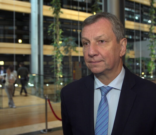 Zakaz silników spalinowych od 2035 roku nierealny. Rewizja przepisów ma być ratunkiem dla sektora motoryzacyjnego w UE