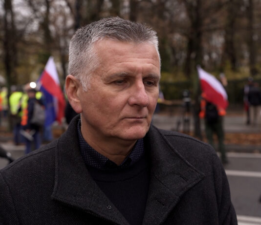 Polscy plantatorzy tytoniu protestują przeciwko planom WHO i UE. Ostrzegają, że nowe regulacje mogą doprowadzić do likwidacji całego sektora