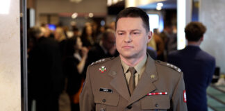 Wojsko rozwija systemy sztucznej inteligencji do wsparcia dowodzenia i cyberobrony. Ważna współpraca z przemysłem i nauką